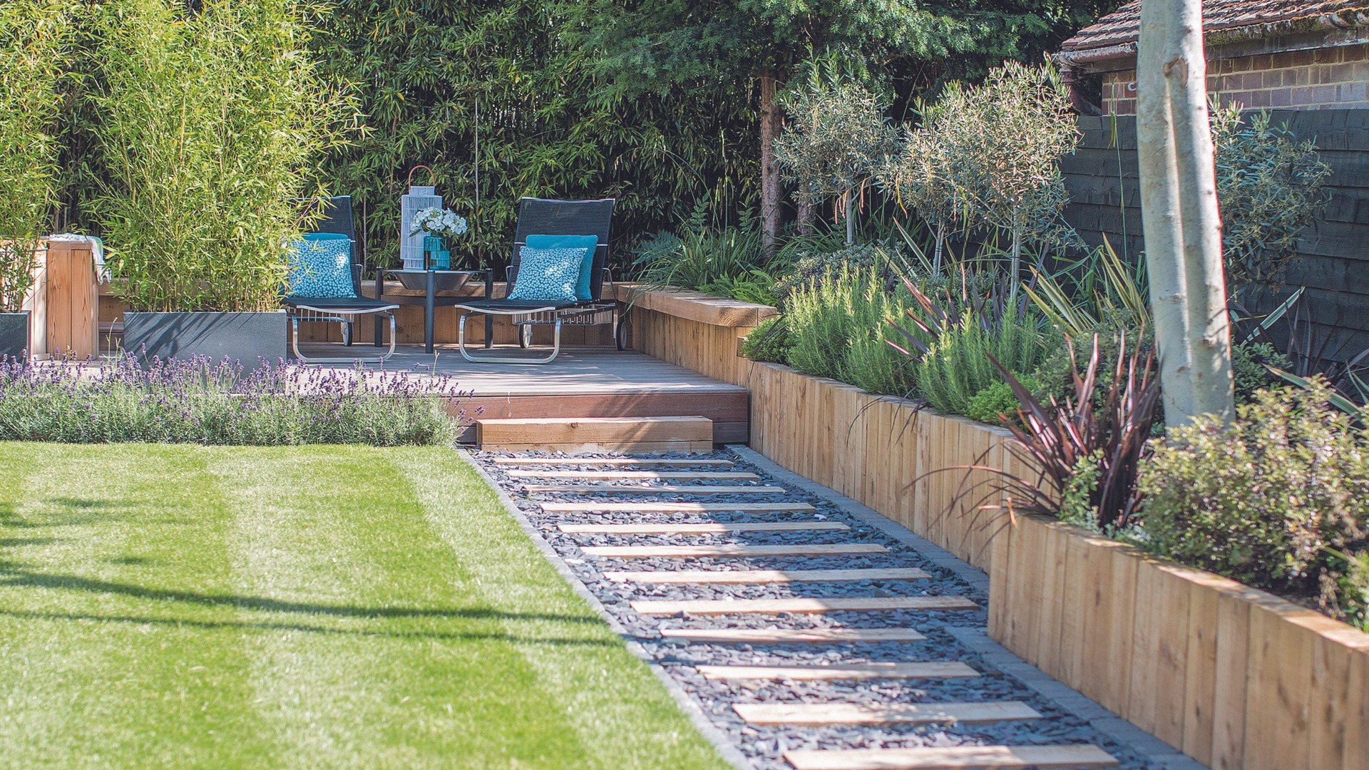 Modern garden design with mixed materials