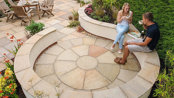 Mixed material garden pathway